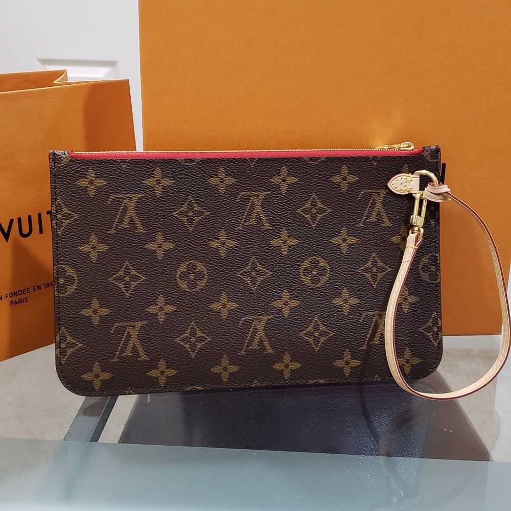 Louis Vuitton  Neverfull MM  pochette *PRICE FIRM*